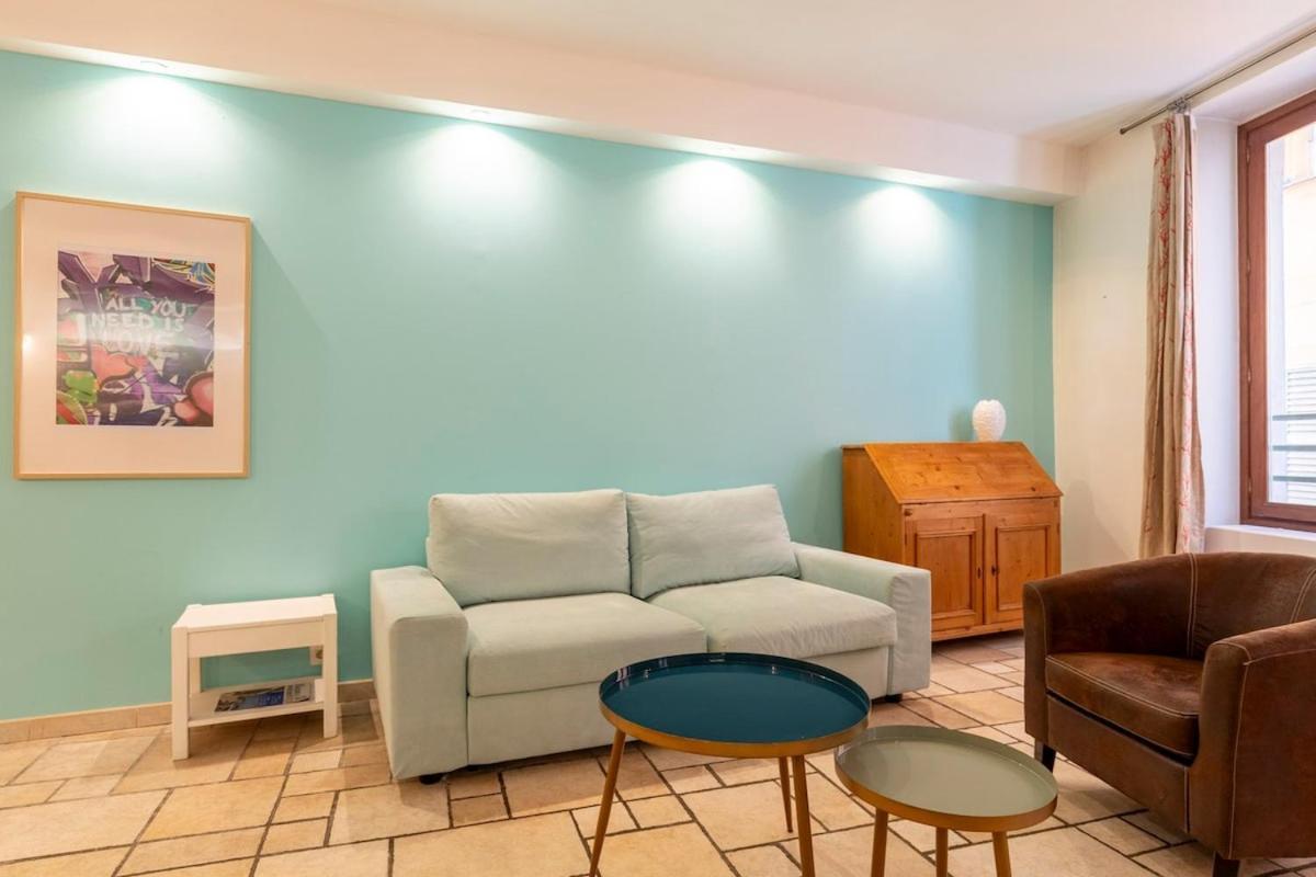 Proche Du Cours Saleya Et De La Plage, Dans Le Vieux Nice, Spacieux Et Climatise Apartment