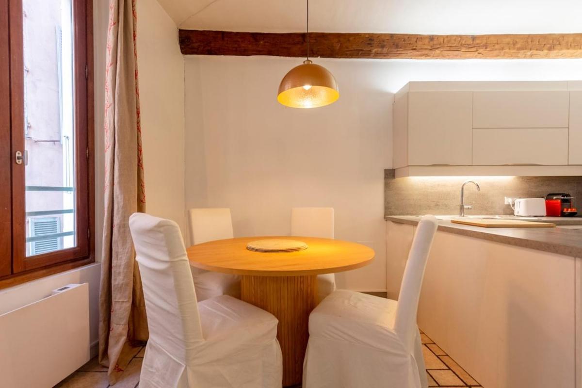Proche Du Cours Saleya Et De La Plage, Dans Le Vieux Nice, Spacieux Et Climatise Apartment Nizza